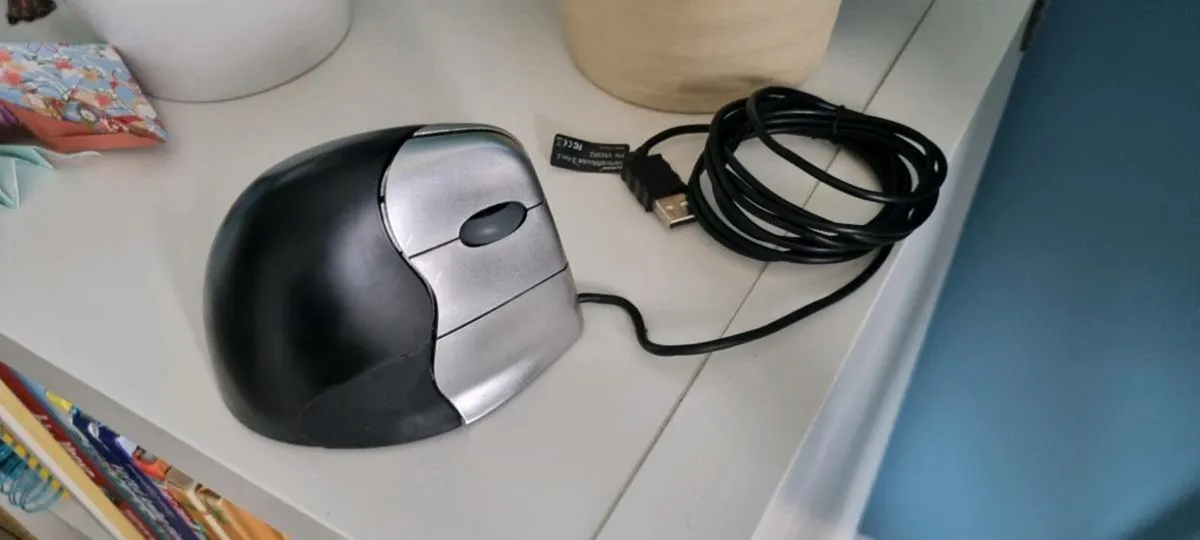 VerticalMouse 3 Rev 2 Wired Right Handed - Image 1