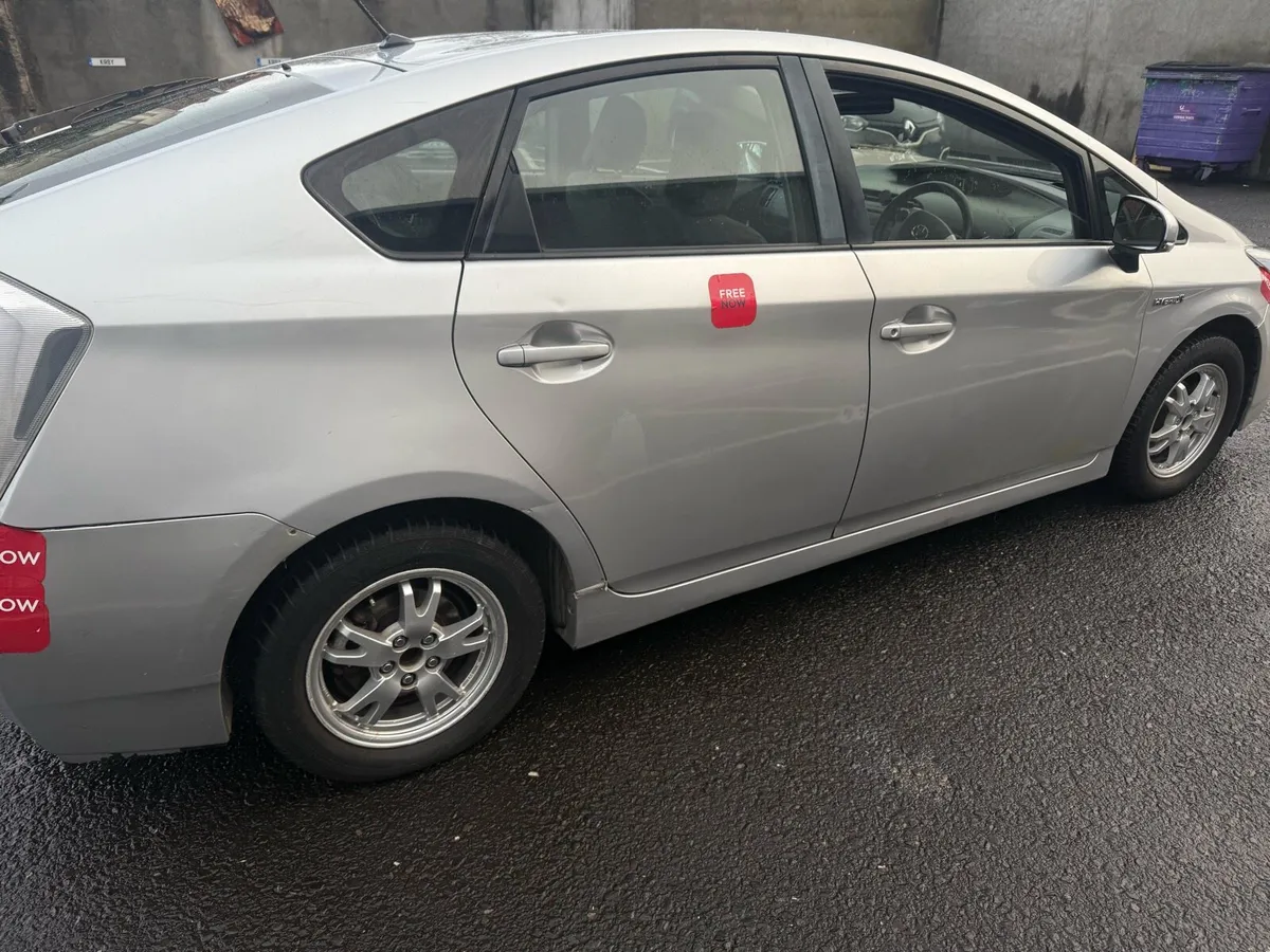 Toyota Prius - Image 3