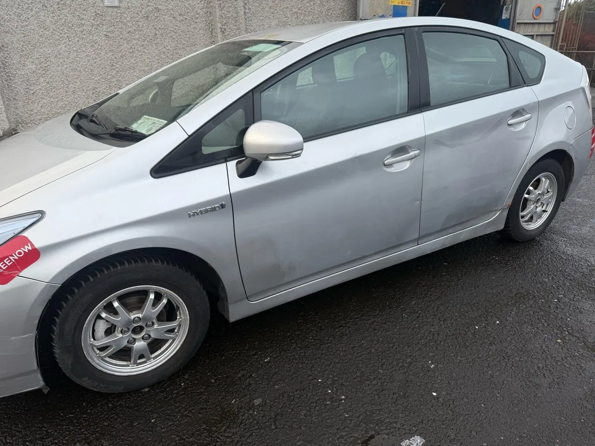 Toyota Prius - Image 4