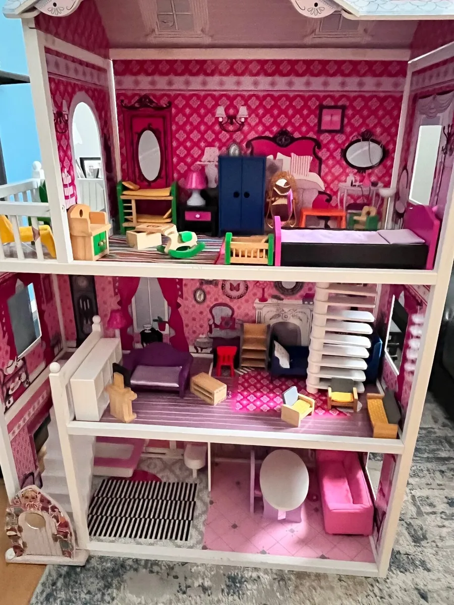 Dolls house - Image 2