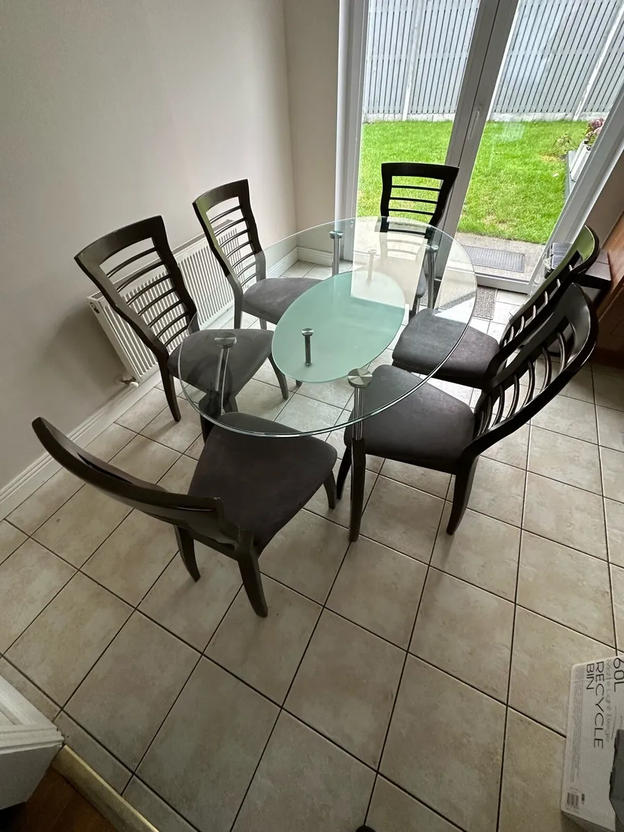 Dining table / 6 chairs/coffee table - Image 1