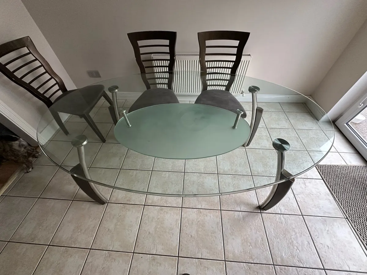 Dining table / 6 chairs/coffee table - Image 2