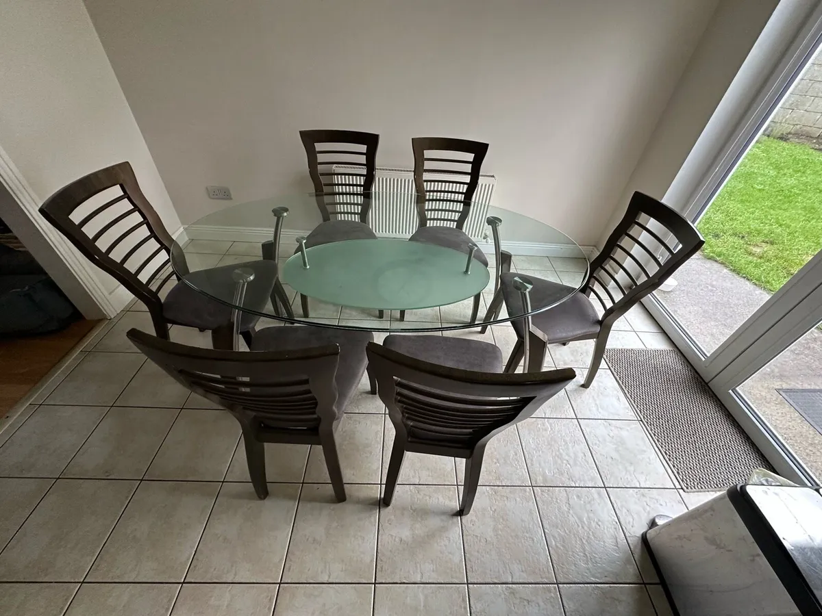 Dining table / 6 chairs/coffee table - Image 3