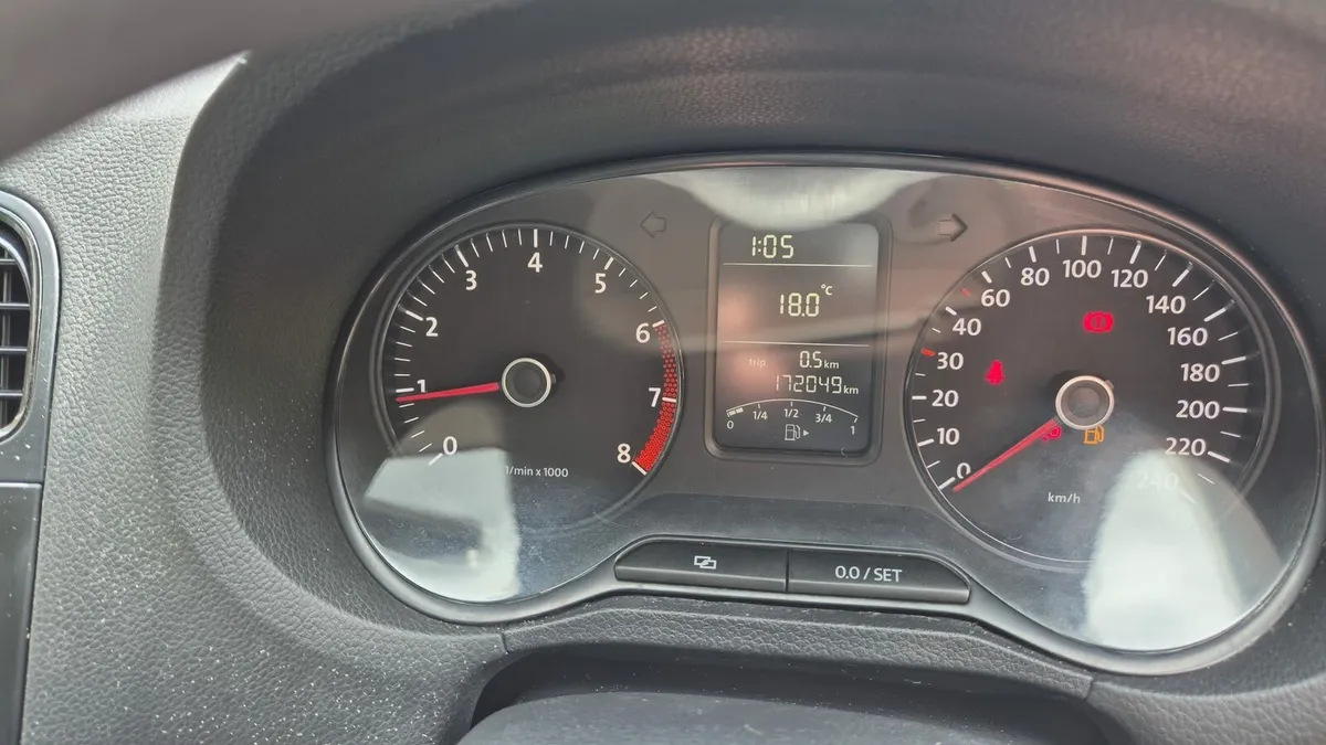 STUNNING VOLKSWAGEN POLO TRENDLINE 1.2 - Image 3