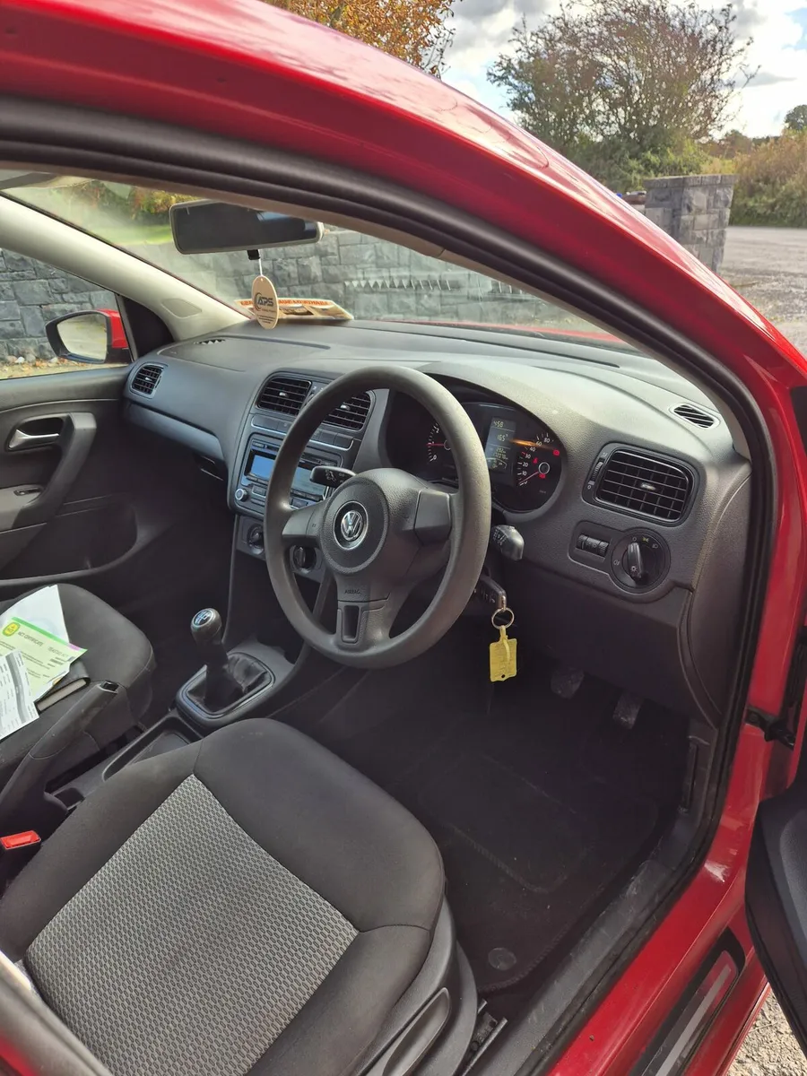 STUNNING VOLKSWAGEN POLO TRENDLINE 1.2 - Image 4