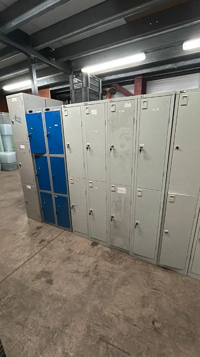 2 door lockers - Image 1