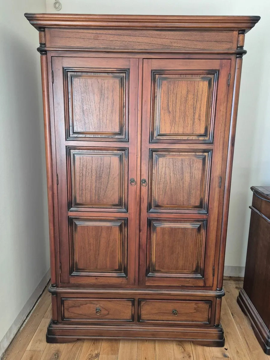 Bedroom furniture - Image 1