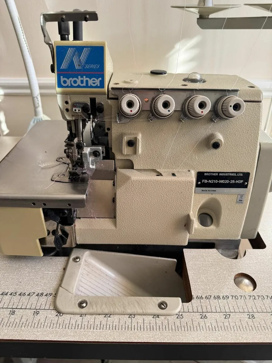 Overlocker sewing machine, Flat sewing machine - Image 1