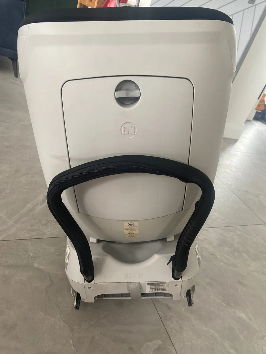Britax Romer DualFix Swivel Seat (White & Black) - Image 2
