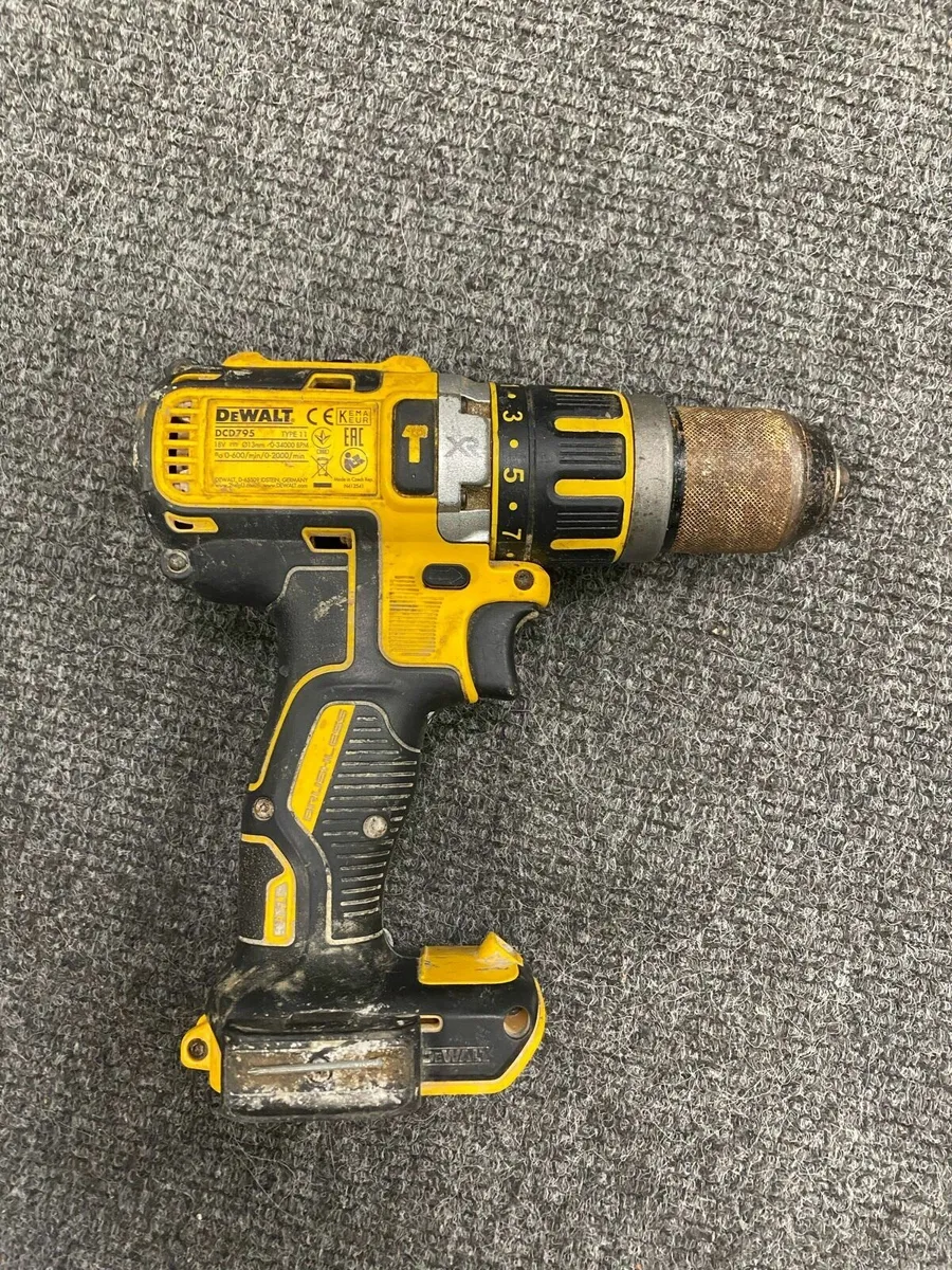 Dewalt DCD795 Drill + DCF887 Driver Set - Image 3