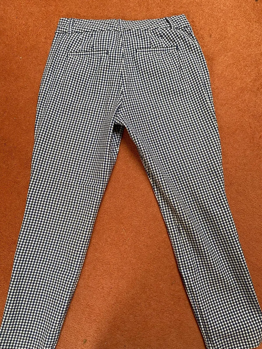 GAP ankle length fitted trousers - Image 1