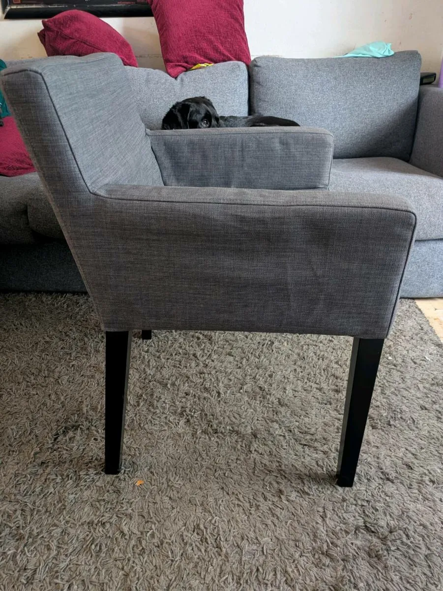 4 Chairs in good condition - Image 2