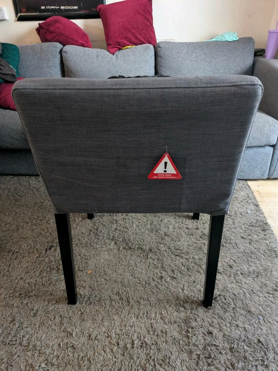 4 Chairs in good condition - Image 3