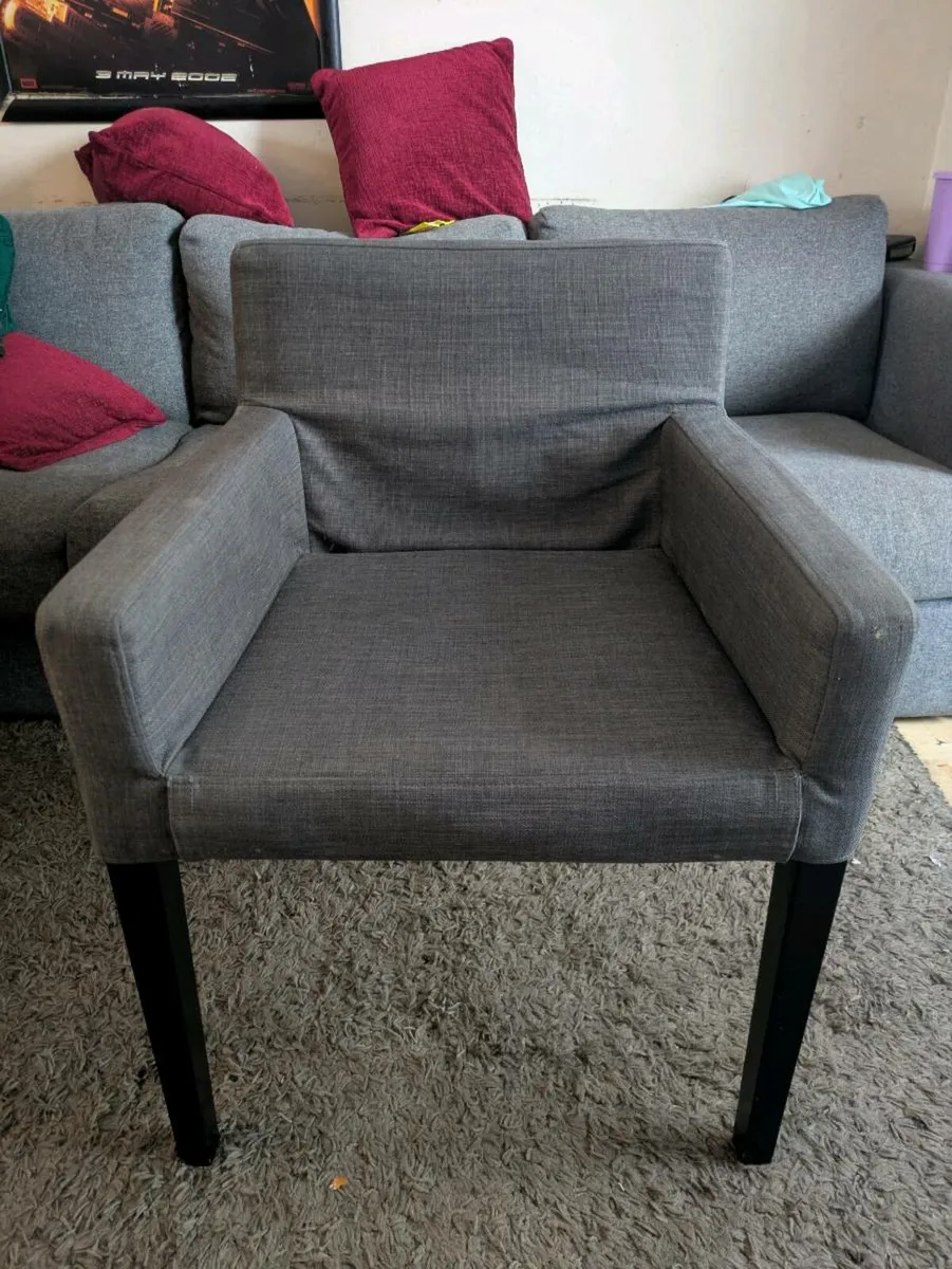 4 Chairs in good condition - Image 1