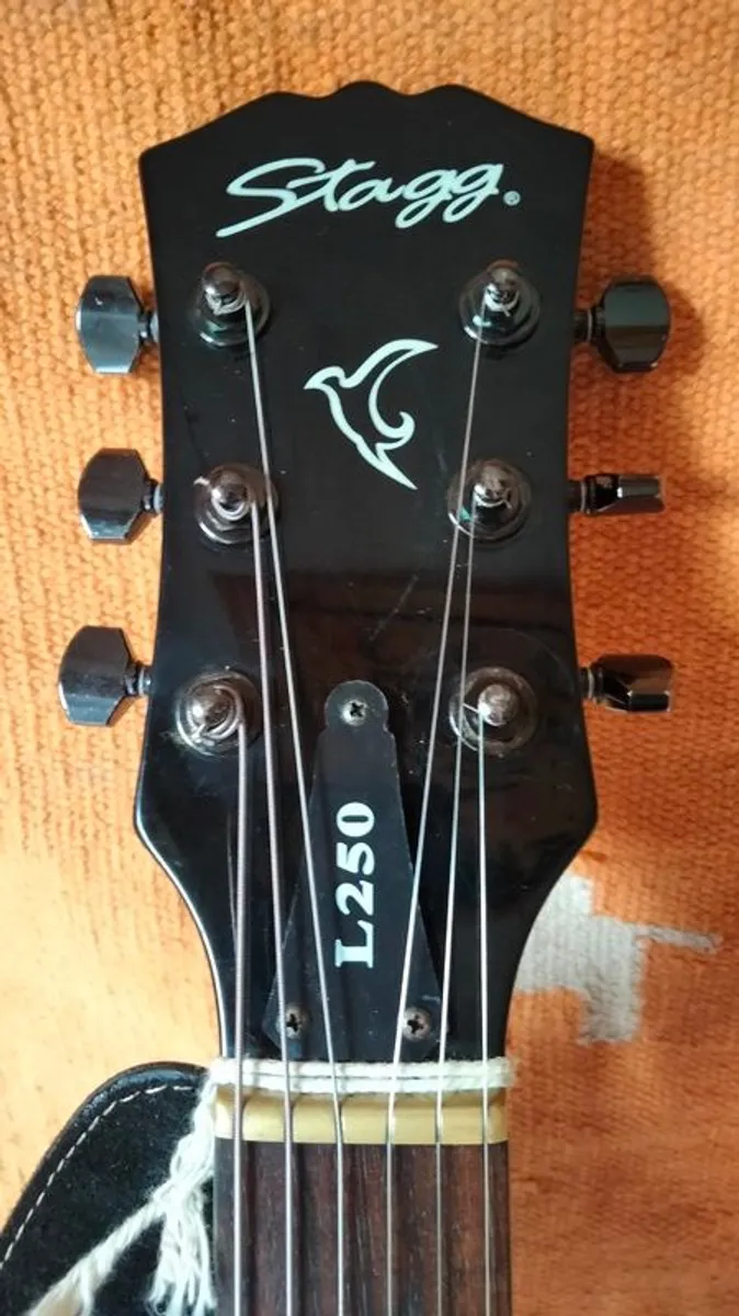 Stagg L250 modified + Padded gig bag + Leather strap - Image 2