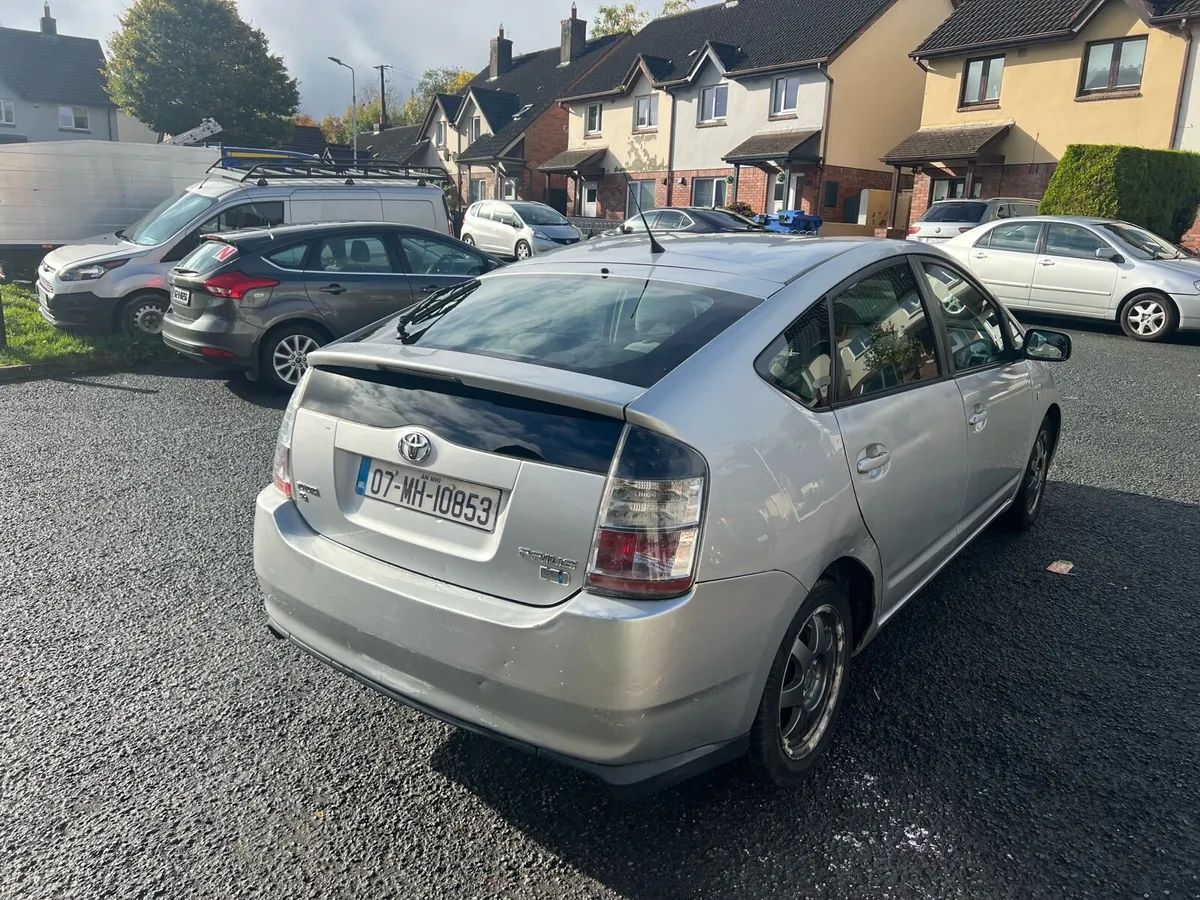 Toyota prius - Image 2