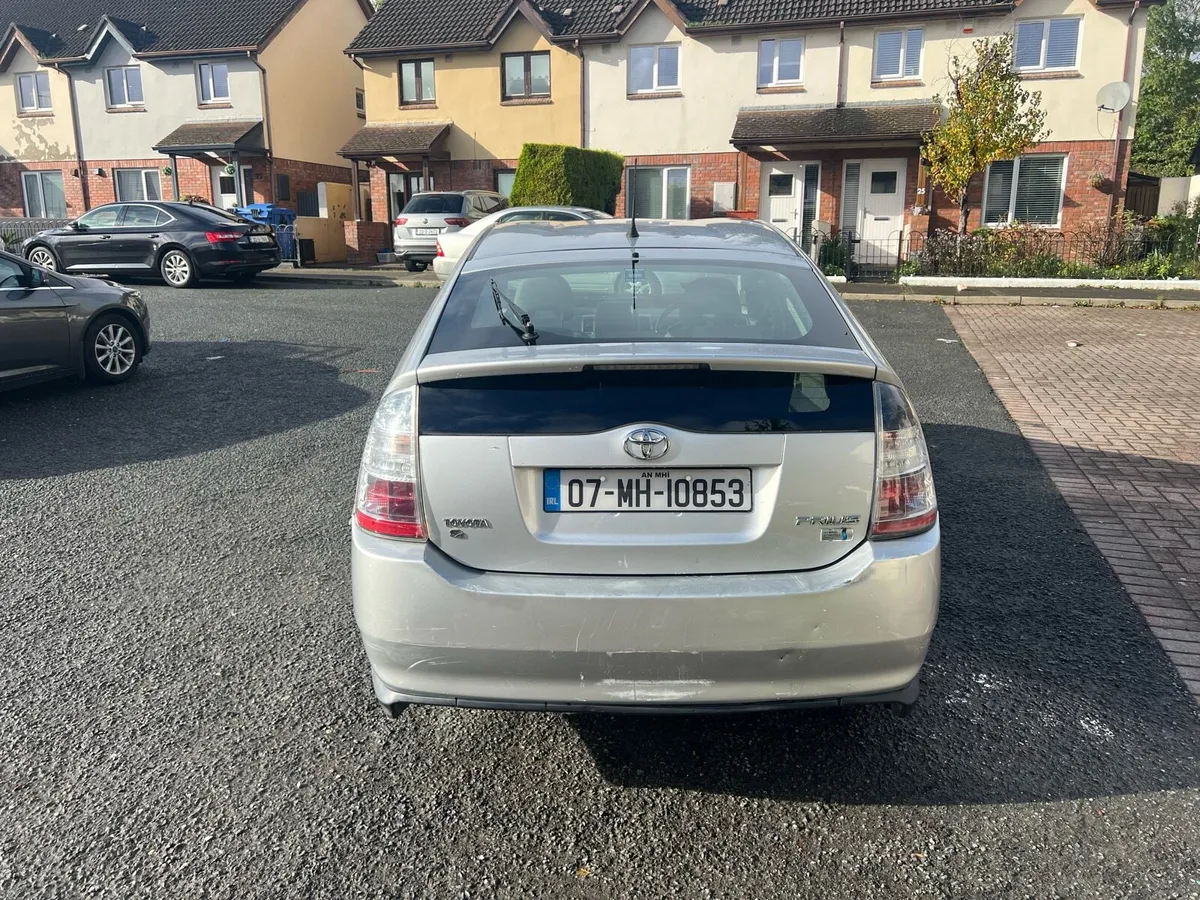 Toyota prius - Image 3