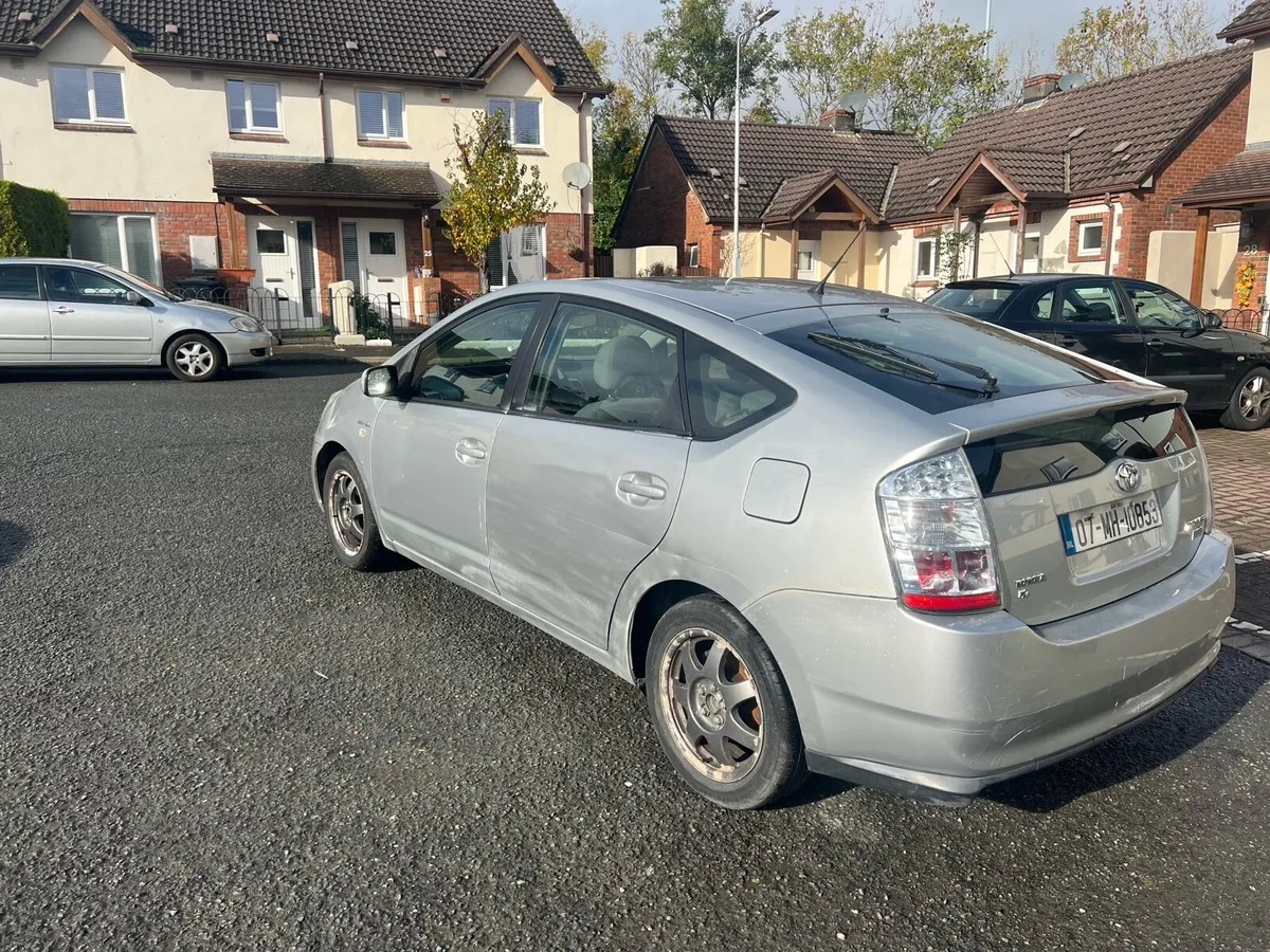Toyota prius - Image 4
