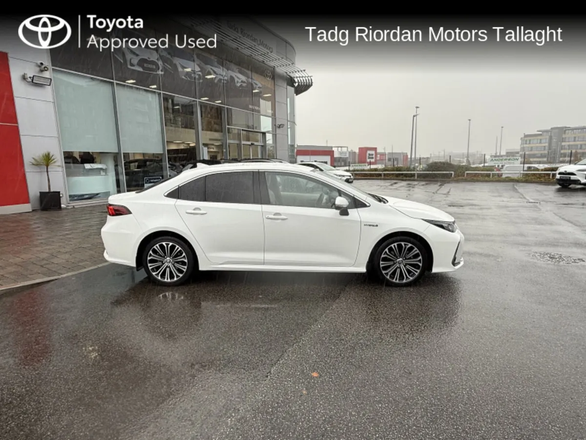 Toyota Corolla HYBRID LUNA SPORT - Image 3