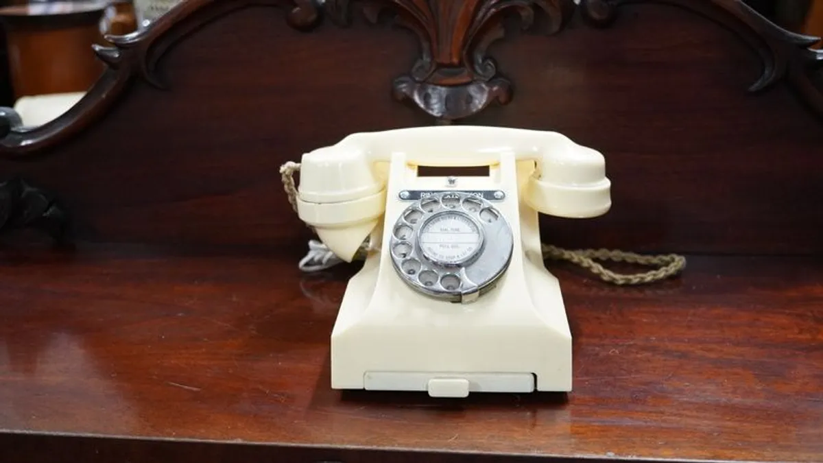 Pristine Original 1930s Bakelite Telephone (Ivory Color) - Image 1