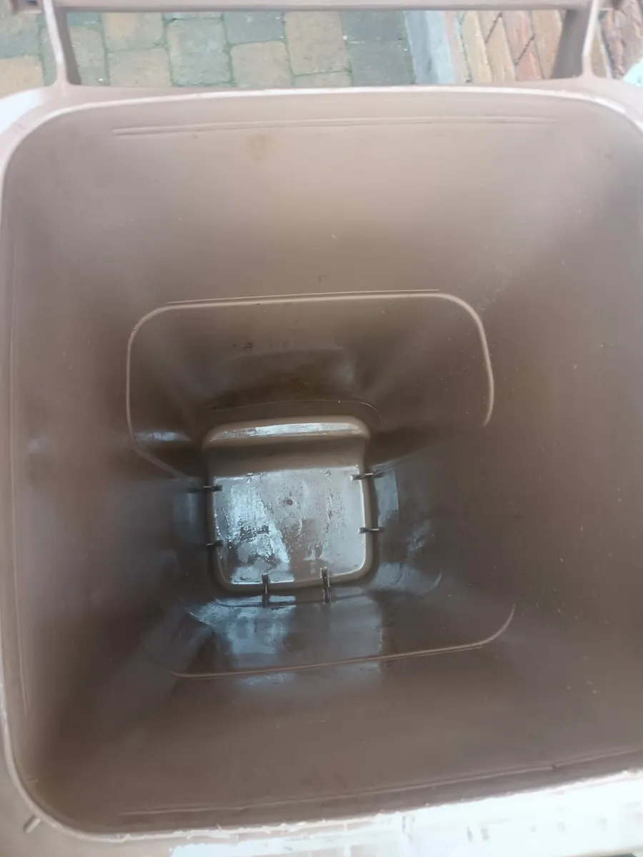 Bin Washing, Power Washing, Handyman - Image 3