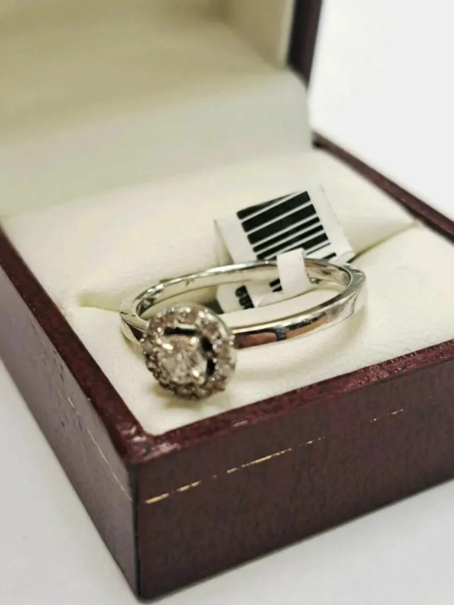 18K White Gold Diamond Ring 18Ct - Image 2