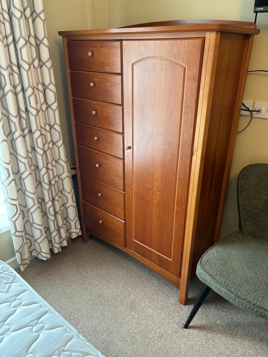 Lots of furniture - Image 1