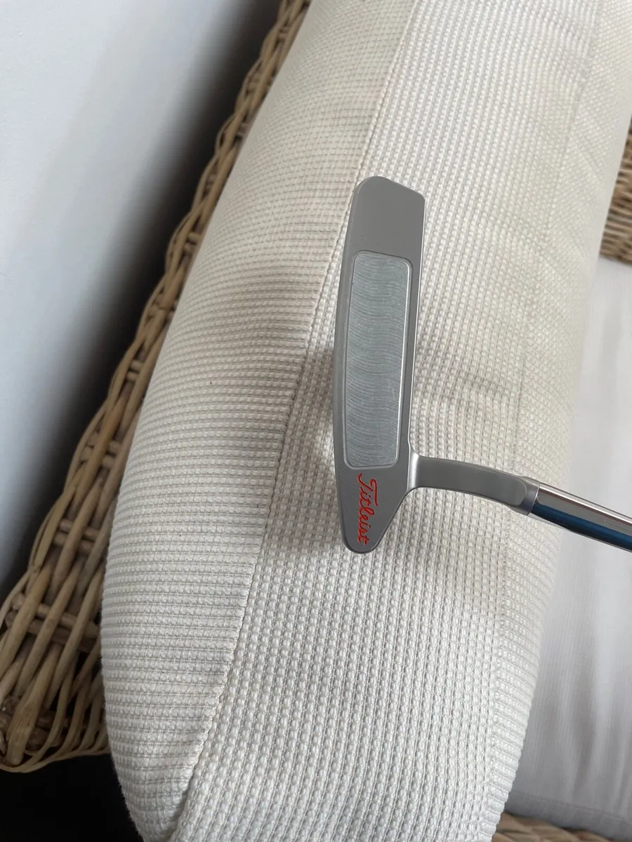 Scotty Cameron Newport 2.5 Detour Putter 35 inch. - Image 3