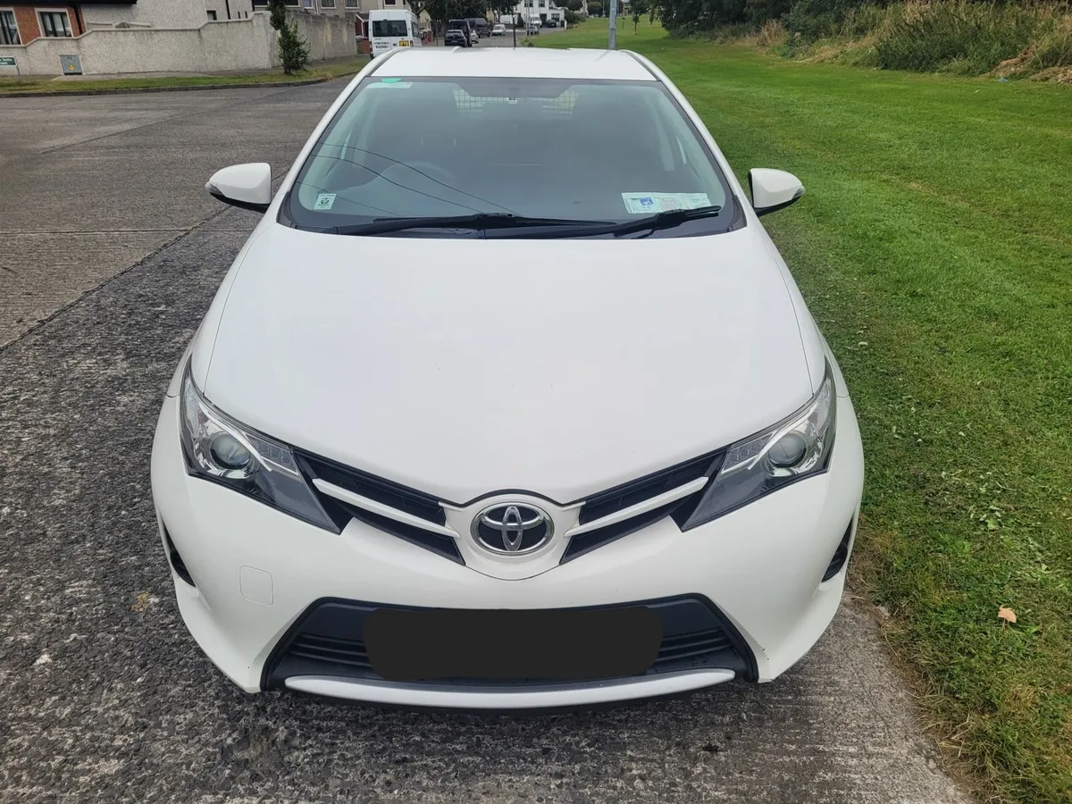 Toyota Auris 2015 - Image 1