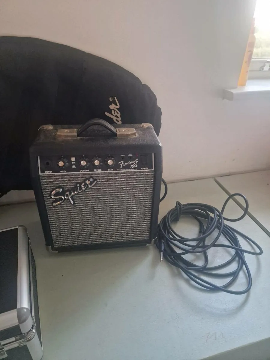 Fender guitar and sound equipment - Image 2