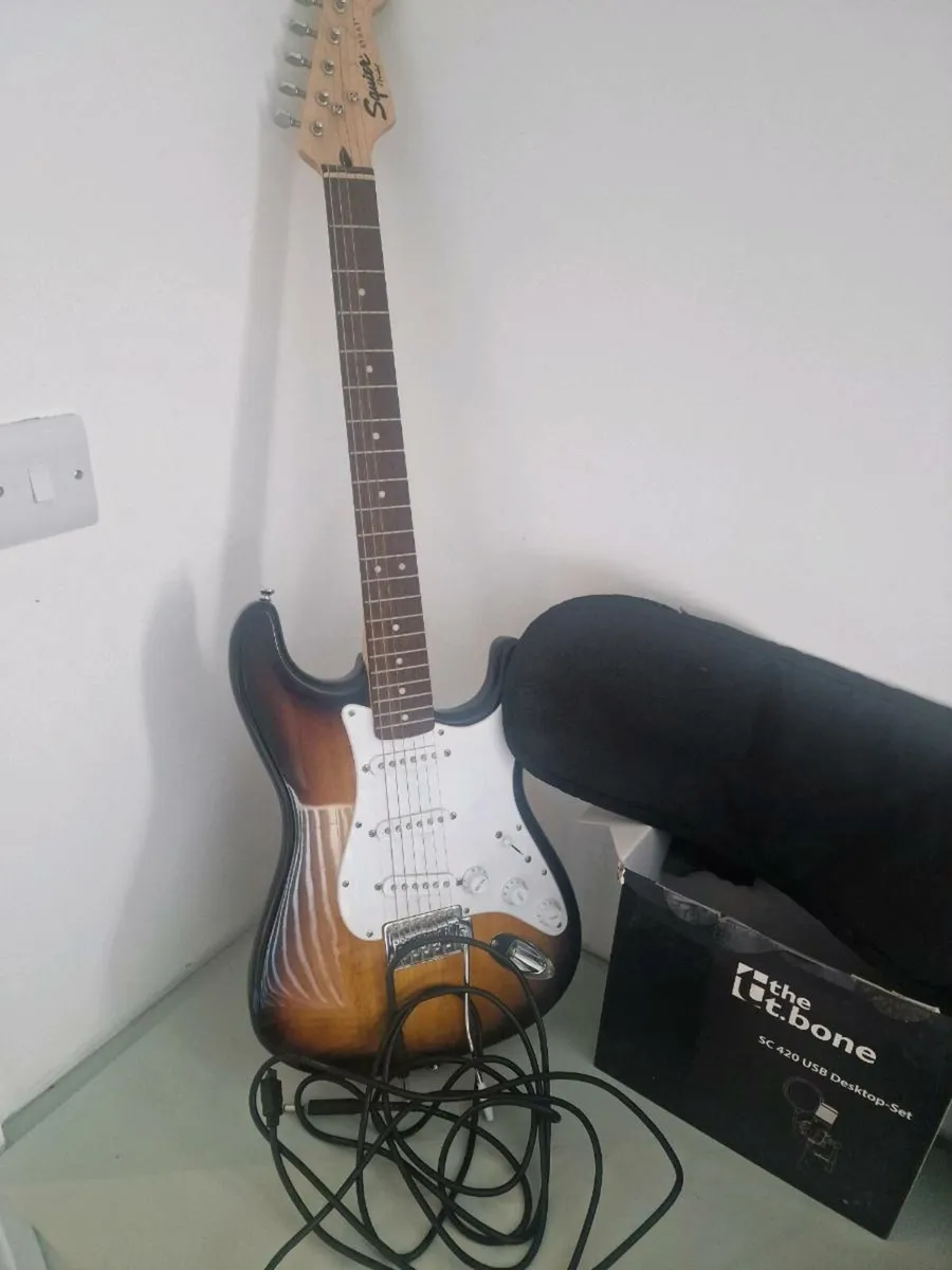 Fender guitar and sound equipment - Image 4