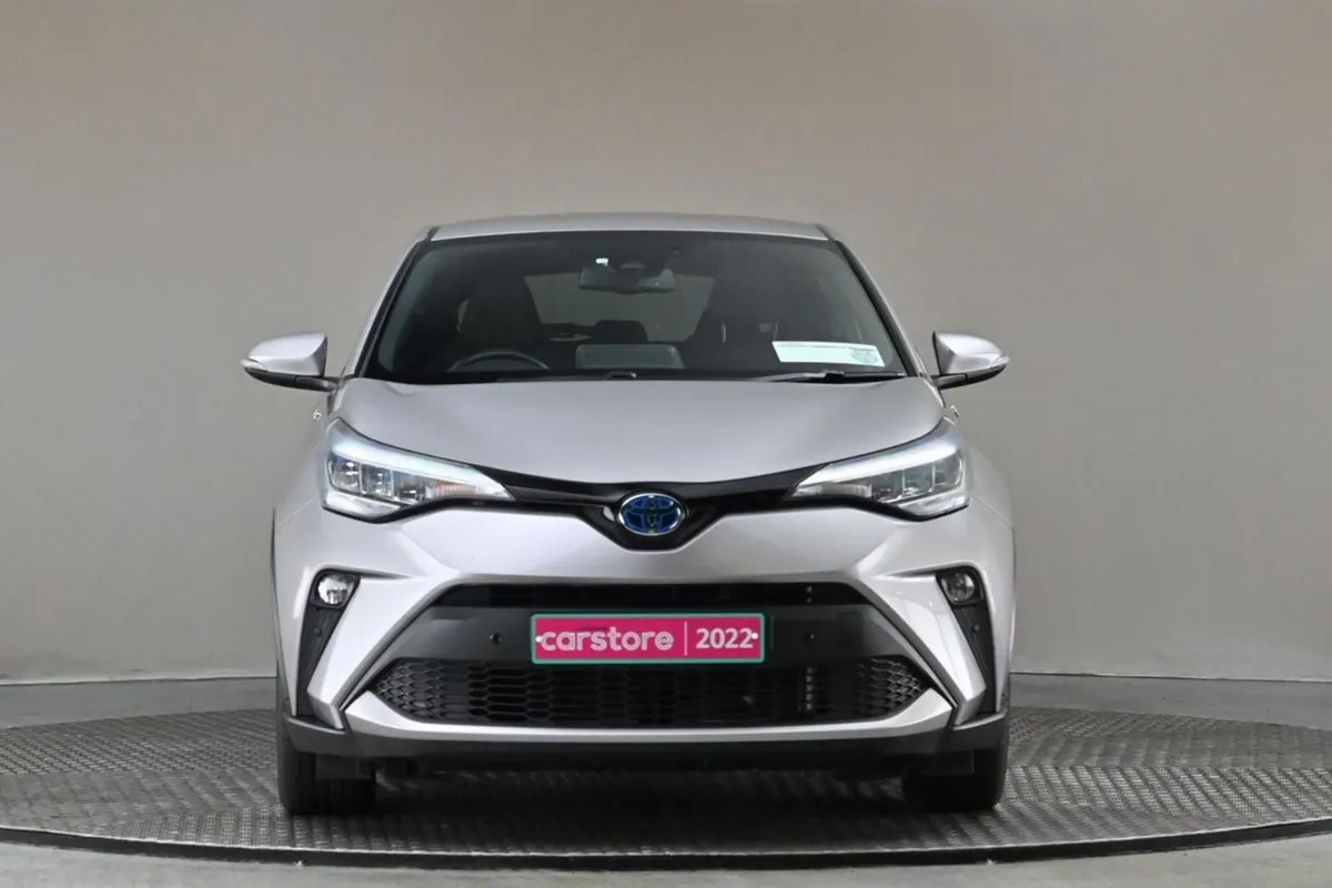 Toyota C-HR 1.8 Hybrid Sport  reverse Cam carplay - Image 2