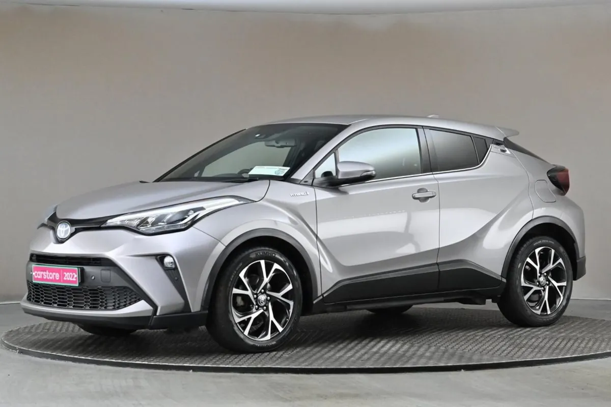 Toyota C-HR 1.8 Hybrid Sport  reverse Cam carplay - Image 4