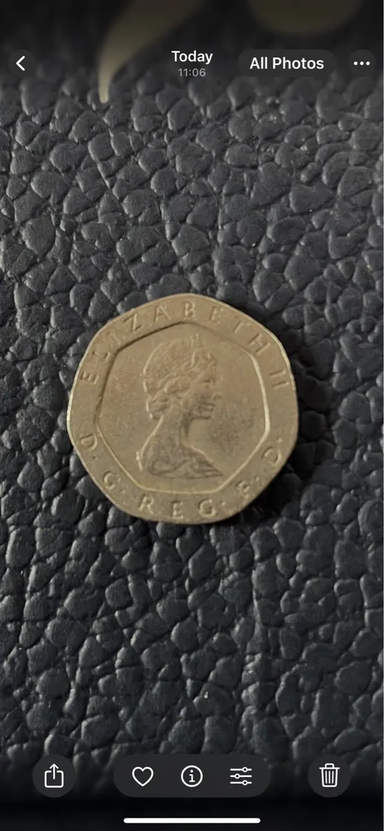 Rare 1982 first 20p coin - Image 2