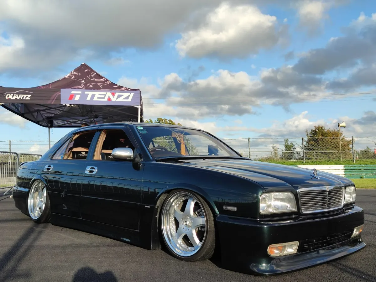 Nissan CIMA y32 VIP car V8 classic - Image 3