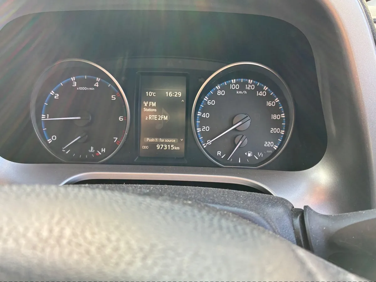 Toyota RAV4 2018 - Image 2