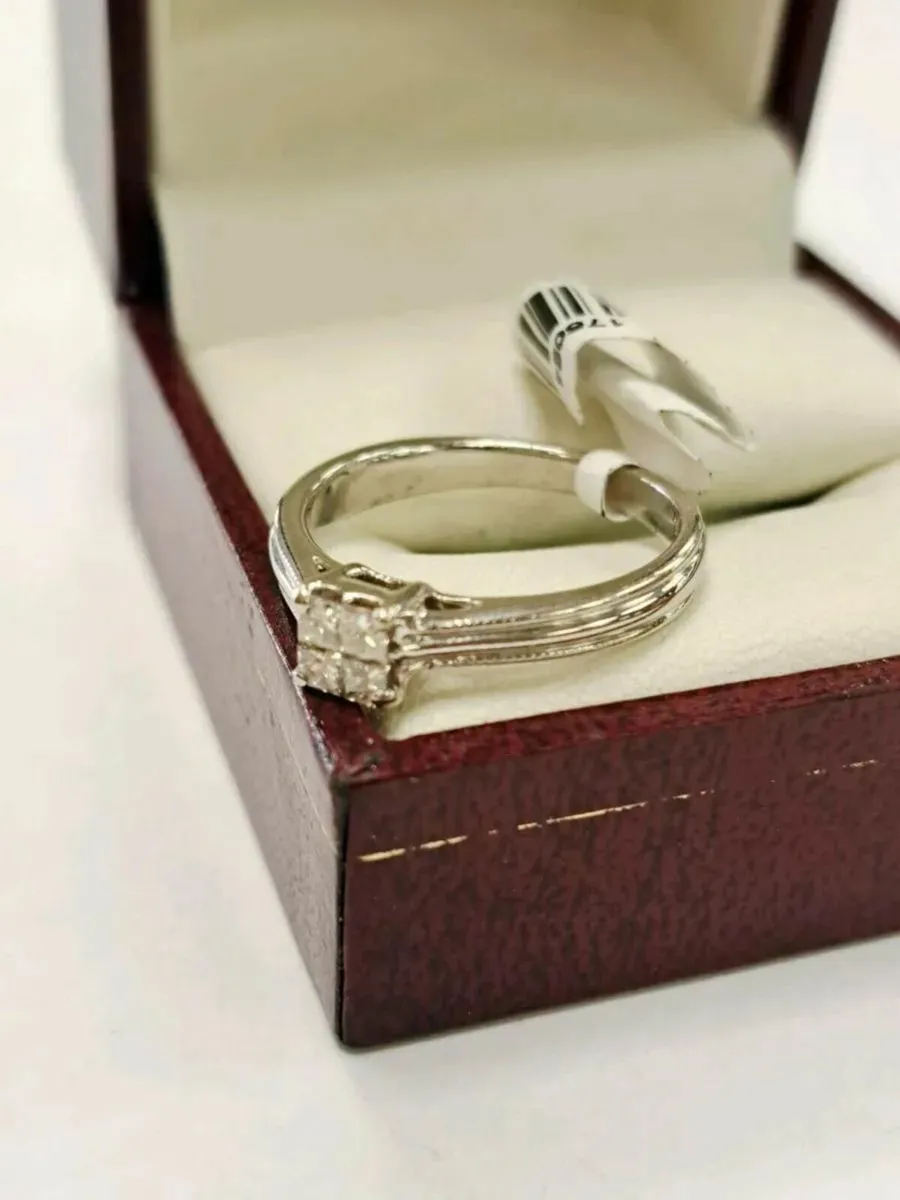 18K White Gold Diamond Ring 18Ct - Image 2