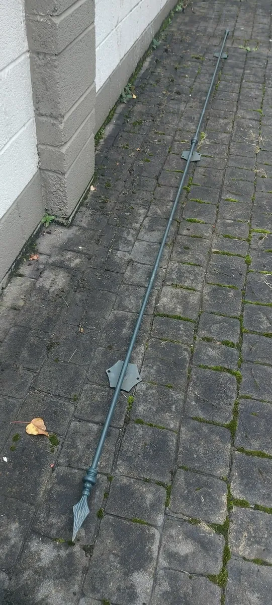 Metal hanging bar - Image 1