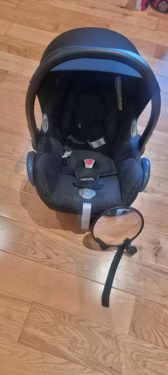 Maxi Cosi cabriofix carseat - Image 1