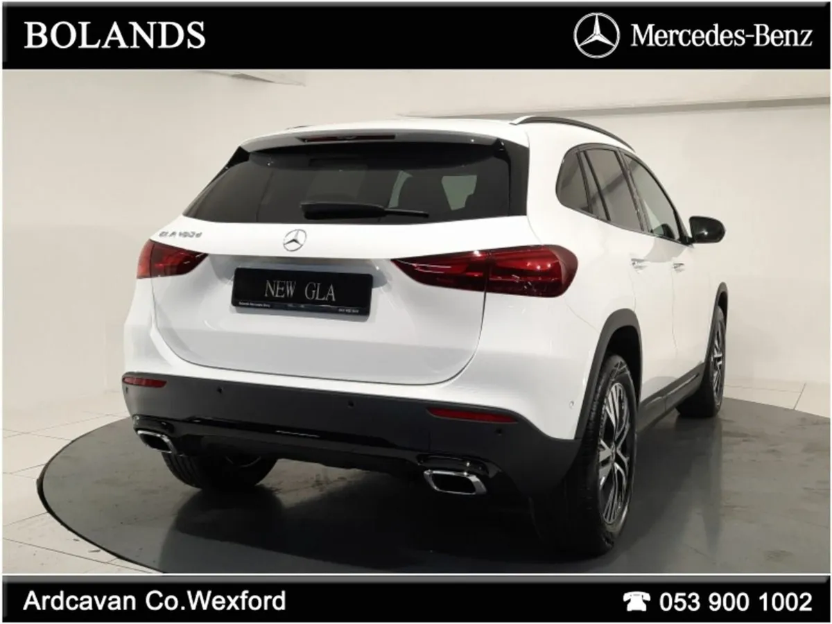 Mercedes-Benz GLA 180D Progressive with Sunroof & - Image 4