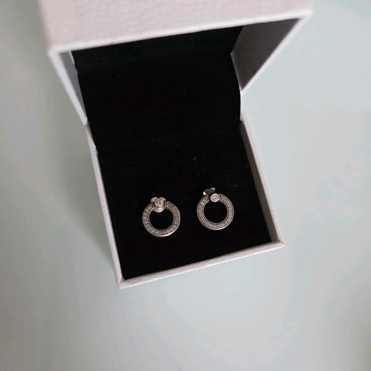 Pandora pave&Logo circle reversible stud earrings - Image 2