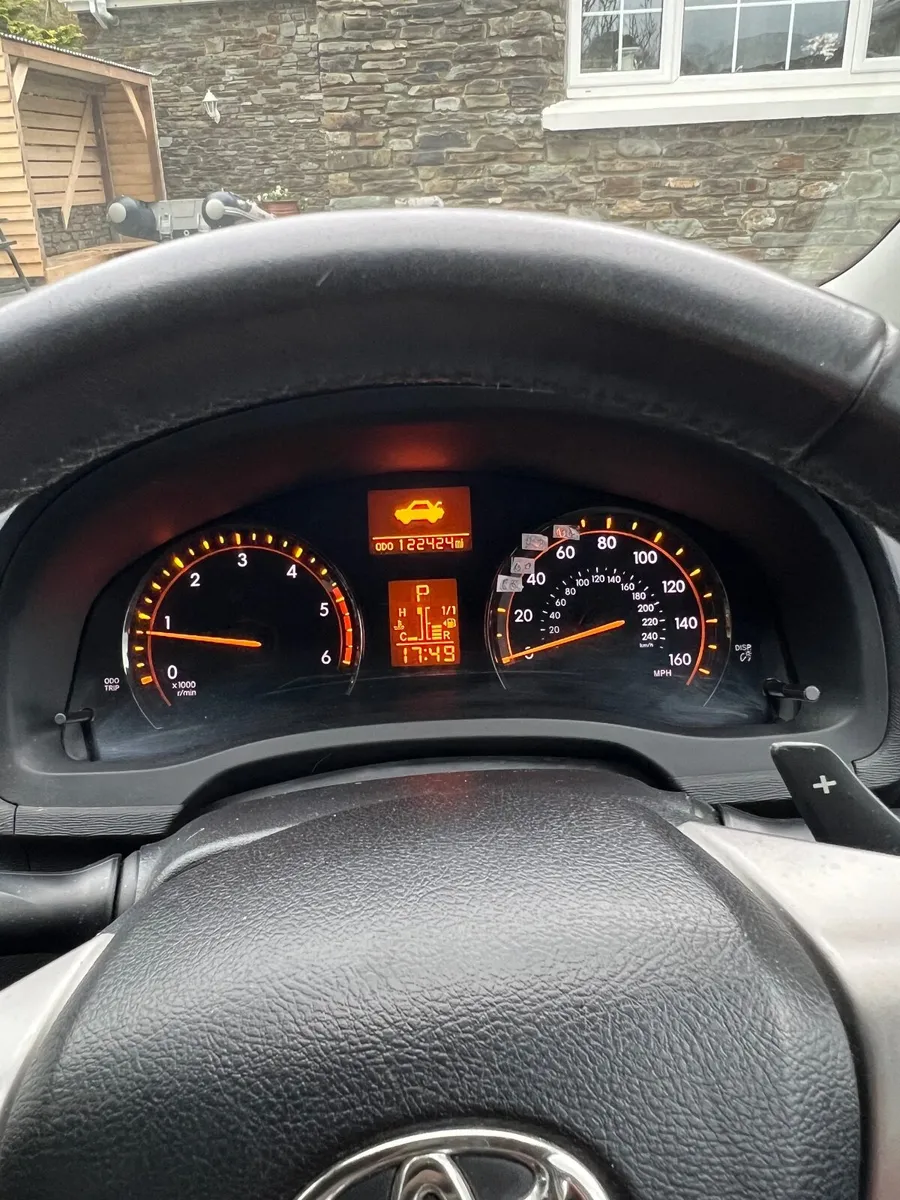 Toyota Avensis 2011 - Image 2