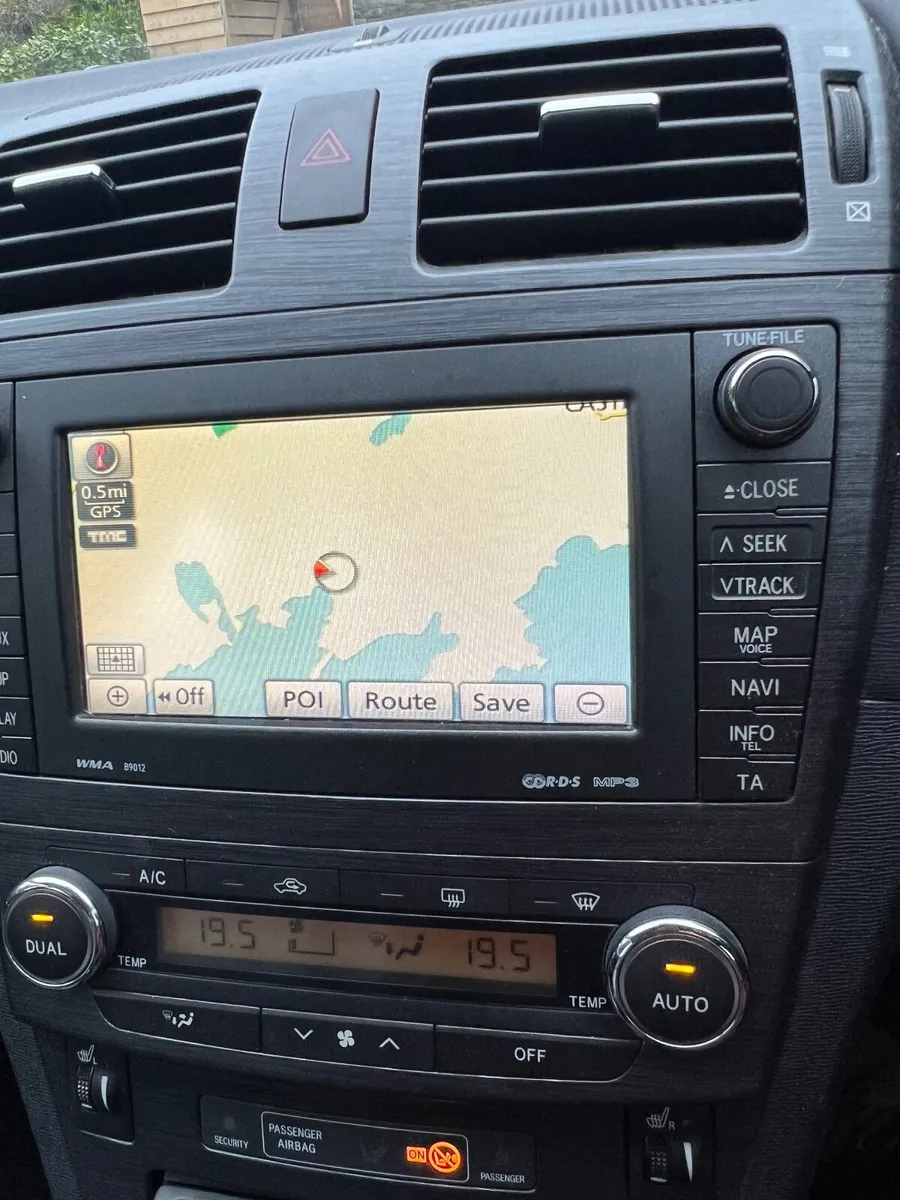 Toyota Avensis 2011 - Image 3