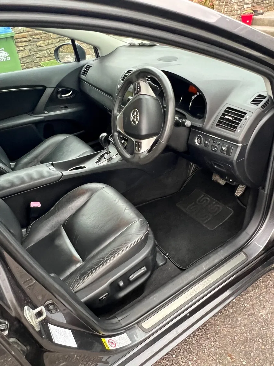 Toyota Avensis 2011 - Image 4