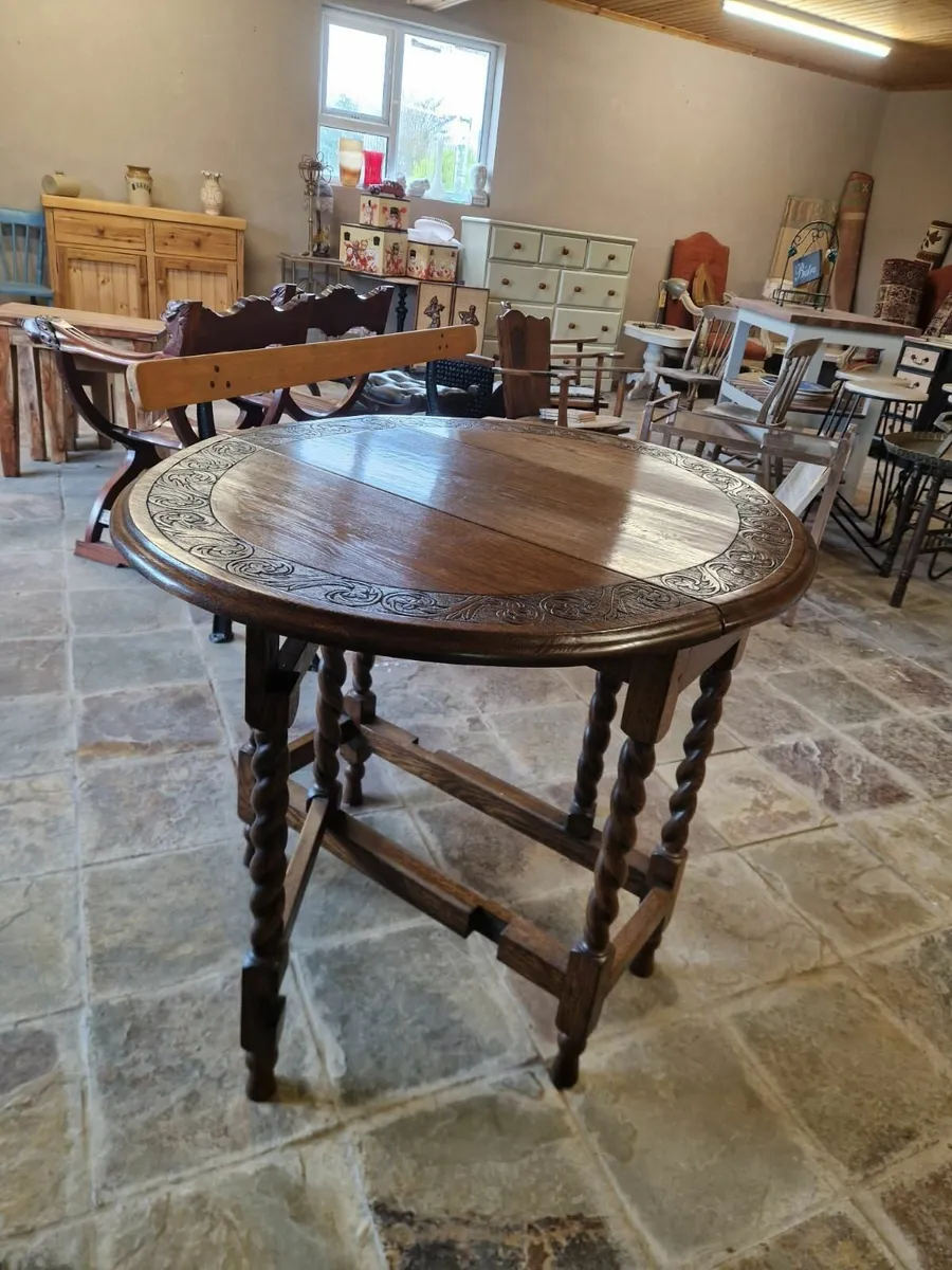 Early 1900s carved oak drop leaf table - Image 2