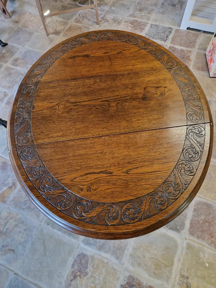Early 1900s carved oak drop leaf table - Image 3