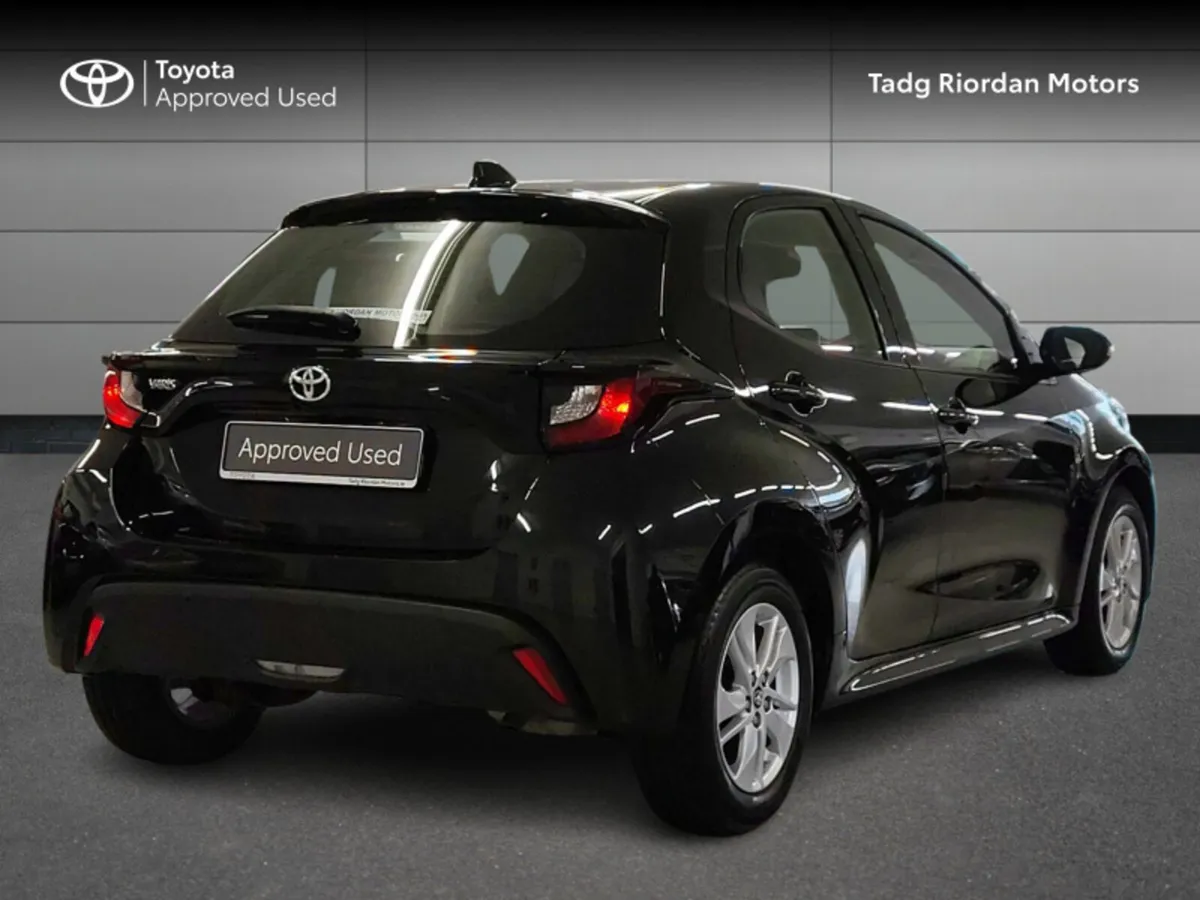 Toyota Yaris 1.0 LUNA - Image 2