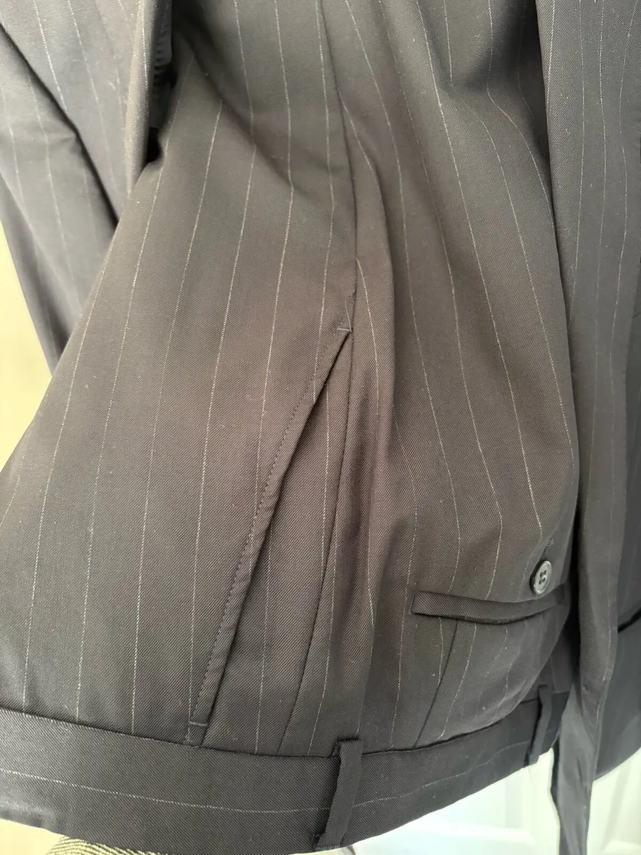 Louis Feraud 100% wool suit - Image 3
