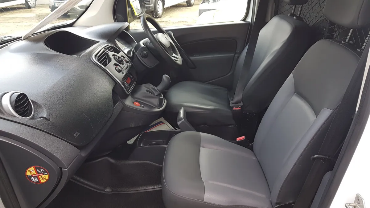 Renault Kangoo MAXI 192D LOW KM VAT INVOICE - Image 4