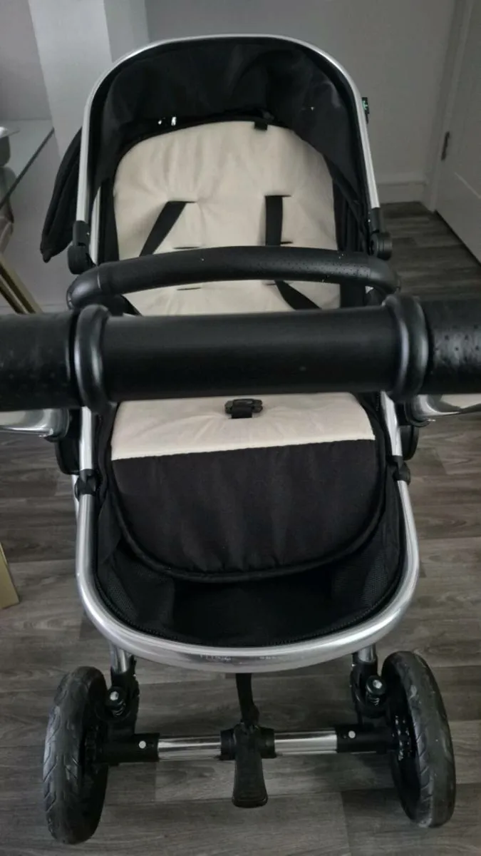 Pram - Image 1